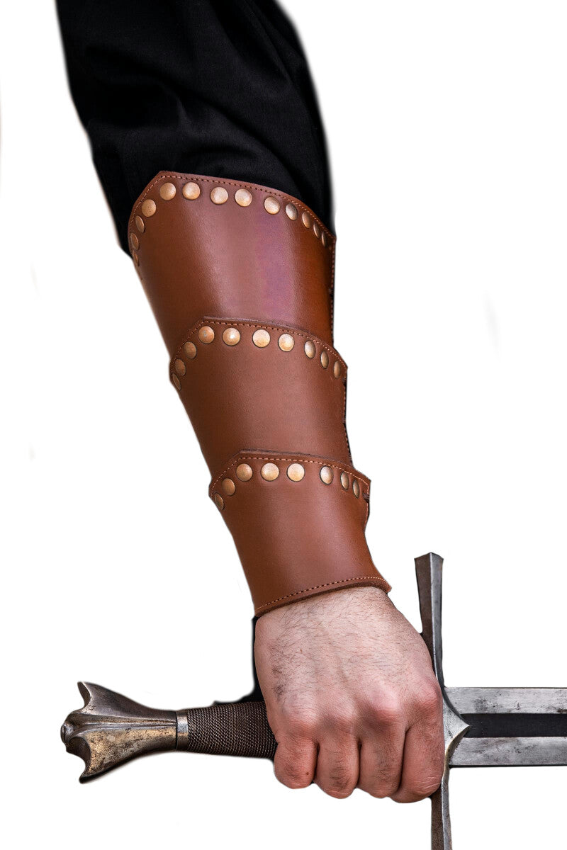 Bracelet médiéval en cuir avec rivets – Arn