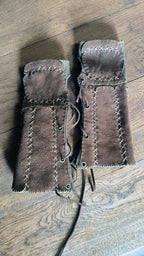 Mitaines médiévales en cuir – Terres Sauvages