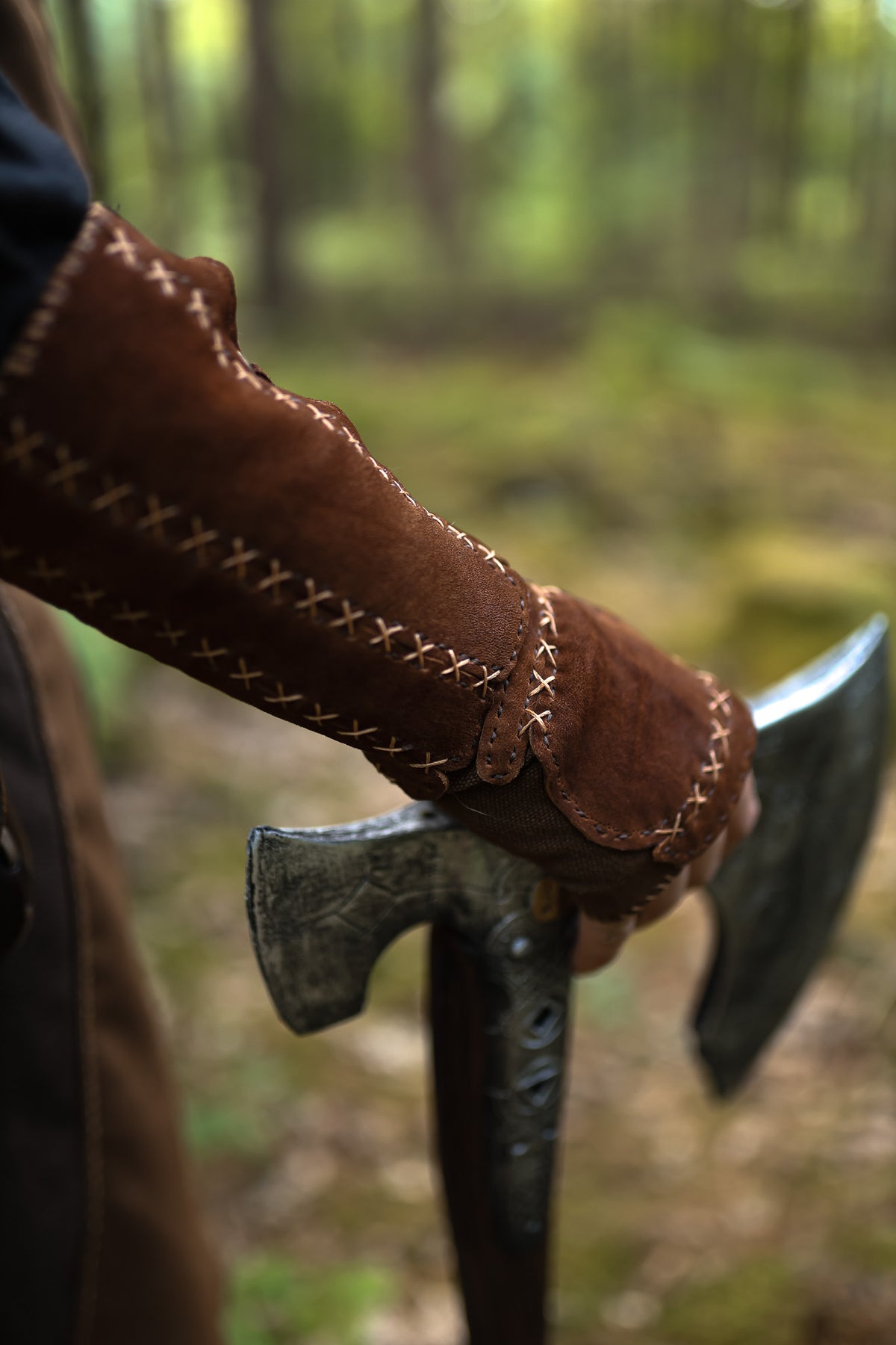 Mitaines médiévales en cuir – Terres Sauvages