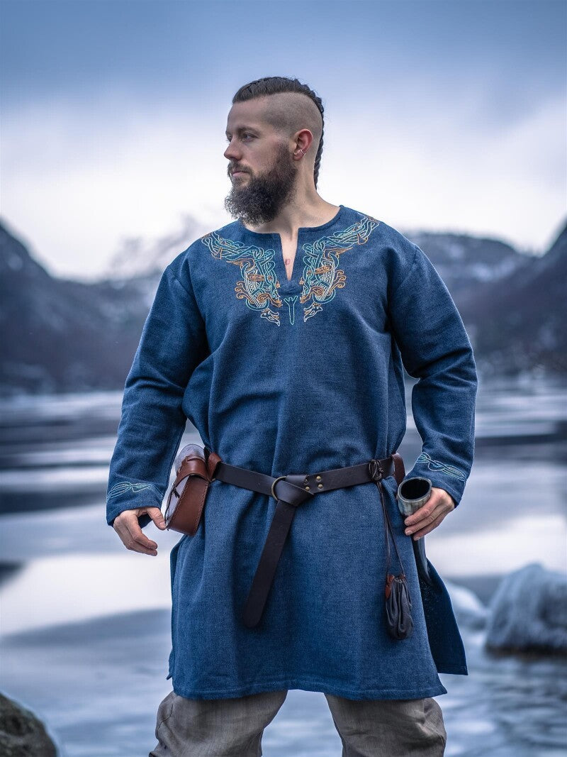 Tunique viking brodée à la main – Snorri