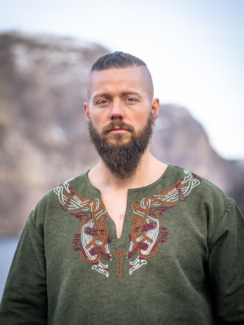 Tunique viking brodée à la main – Snorri