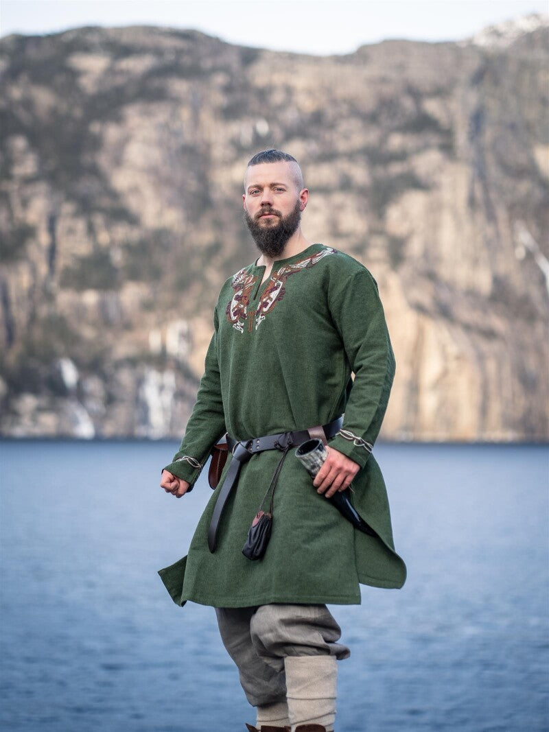 Tunique viking brodée à la main – Snorri
