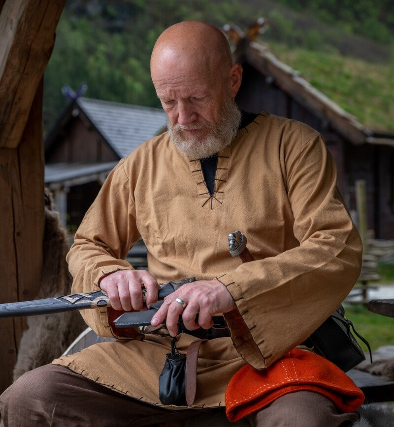 Tunique viking homme avec broderie – Erwin